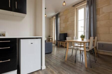 Apartamento T2 Place De Lerme Burdeos