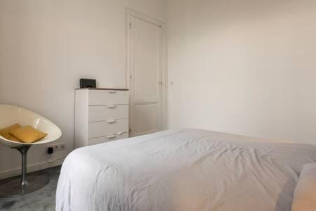 T2 Place De Lerme Apartamento